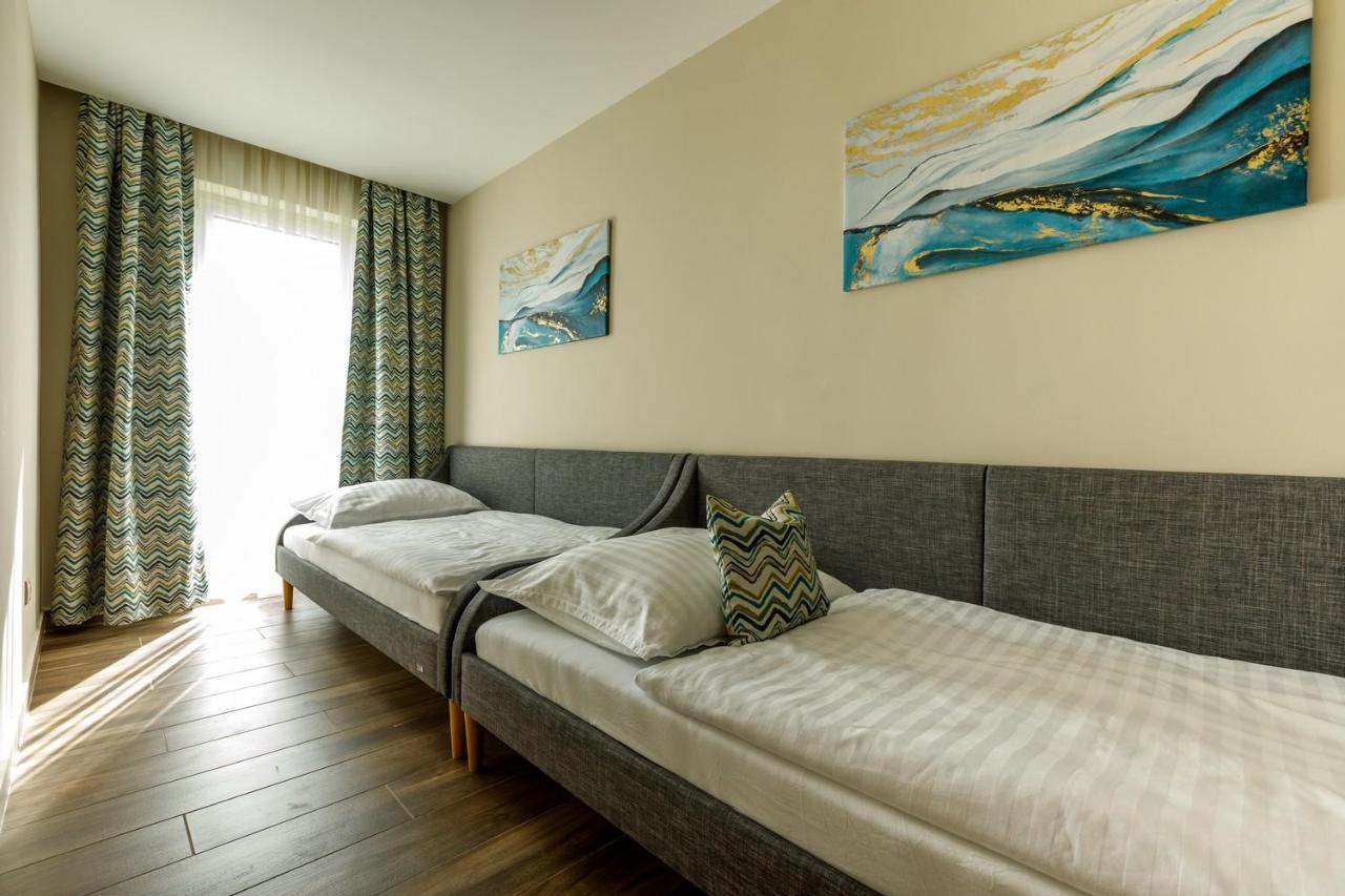 Royal Cafe Apartman Keszthely Exterior photo
